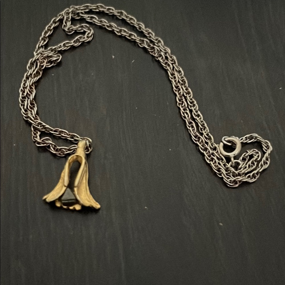 Stylish Gold and Silver Necklace with Intricate Chain and Pendant